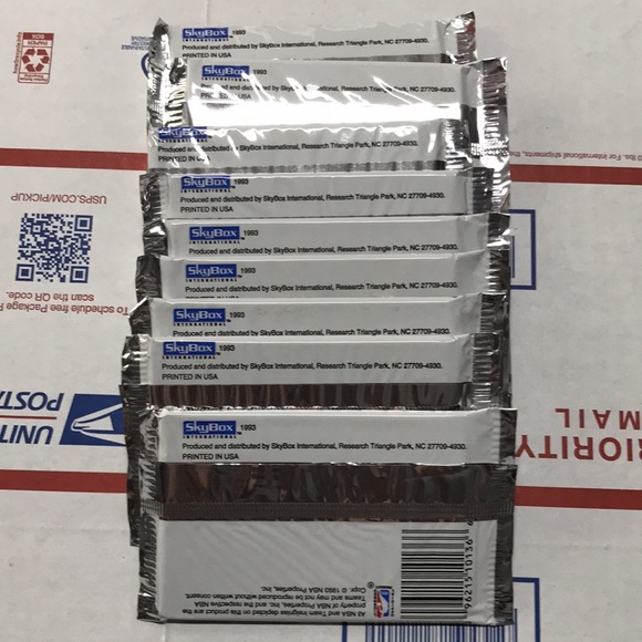 NBA Hoops 1992-1993 Series 2 - lot of 3 unopened packs - Picture 3 of 4